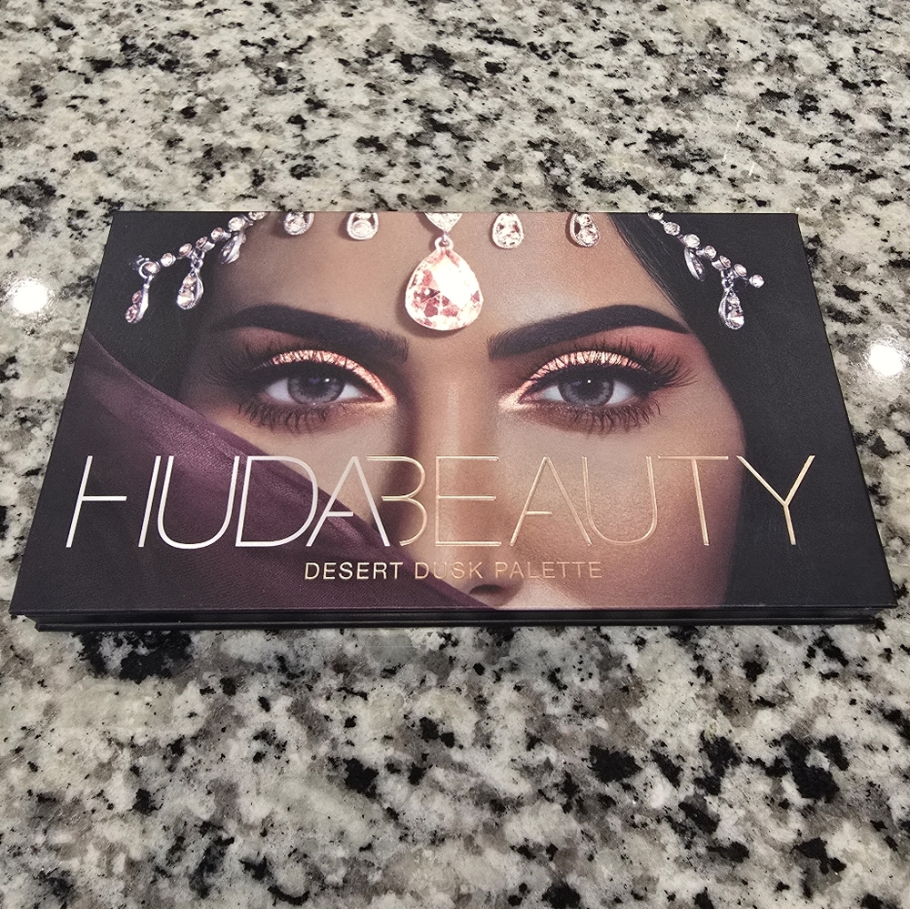 Huda Beauty Desert Dusk Eyeshadow Palette - NEW